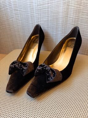 Stuart Weitzman Brown Velvet Bow Pointed-Toe Pumps